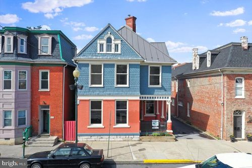 2d-andamp-2e-408 W King St, MARTINSBURG, WV, 25401-3204 | Card Image