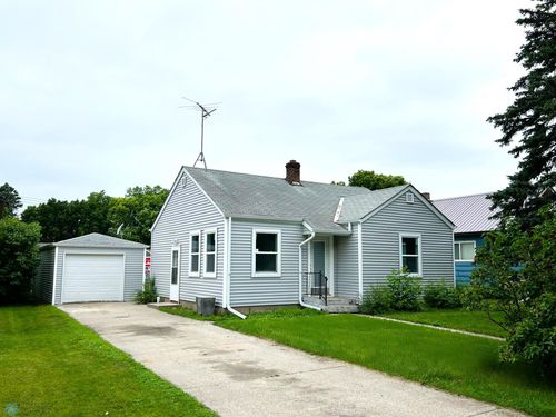 217 6th St Se, Barnesville, MN, 56514-3704 | Card Image