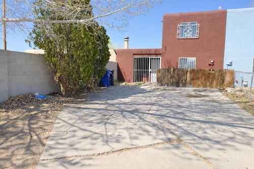 215 La Vida Nueva Del Oeste Sw, Albuquerque, NM, 87105-2654 | Card Image