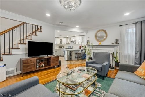 36 Woodcrest Cir, Springfield, NJ, 07081-1517 | Card Image