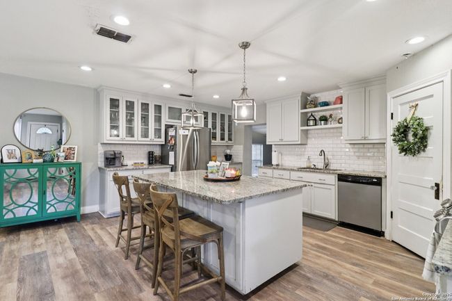 503 Mockingbird Ln, House other with 3 bedrooms, 2 bathrooms and null parking in Devine TX | Image 7