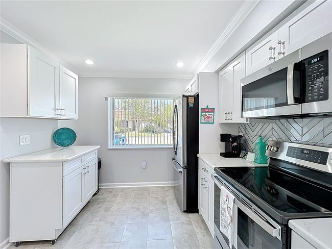 APT-27A - 19029 Us Highway 19 N, House other with 2 bedrooms, 2 bathrooms and null parking in CLEARWATER FL | Image 7