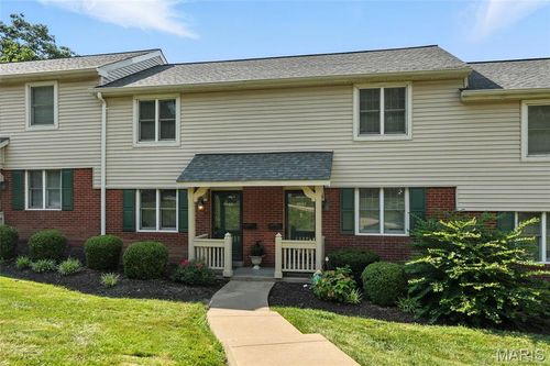 8983 S Swan Cir, Brentwood, MO, 63144-1717 | Card Image