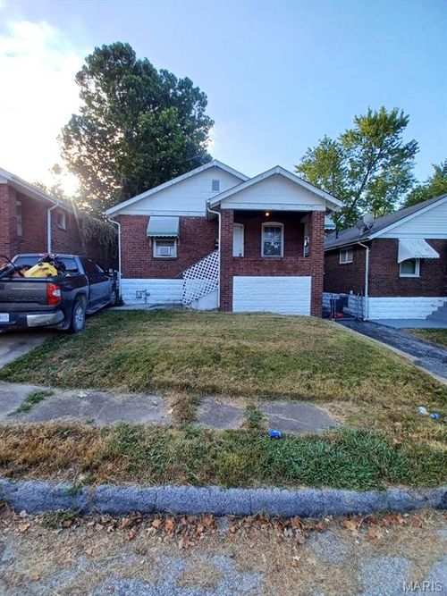 8328 Strathmore Pl, Jennings, MO, 63136-2542 | Card Image