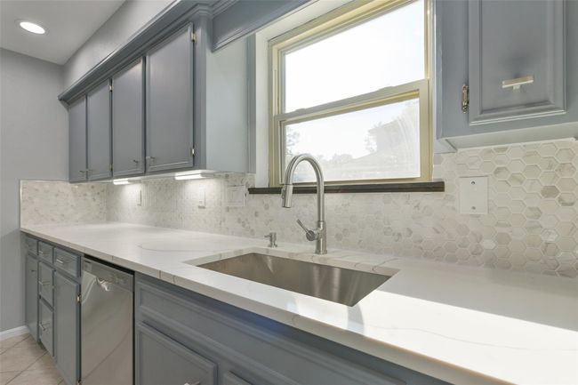 Large stainless farm sink | Image 12