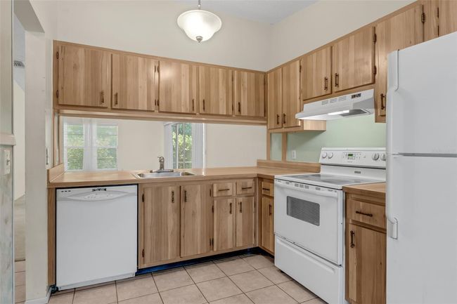 Kitchen | Image 8
