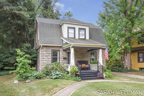 840 Superior St, South Haven, MI, 49090-1809 | Card Image