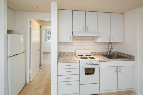 302-2860 Waialae Ave, Honolulu, HI, 96826-1852 | Card Image