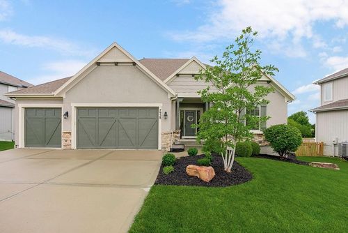 7928 Apache Rd, Lenexa, KS, 66227-2229 | Card Image