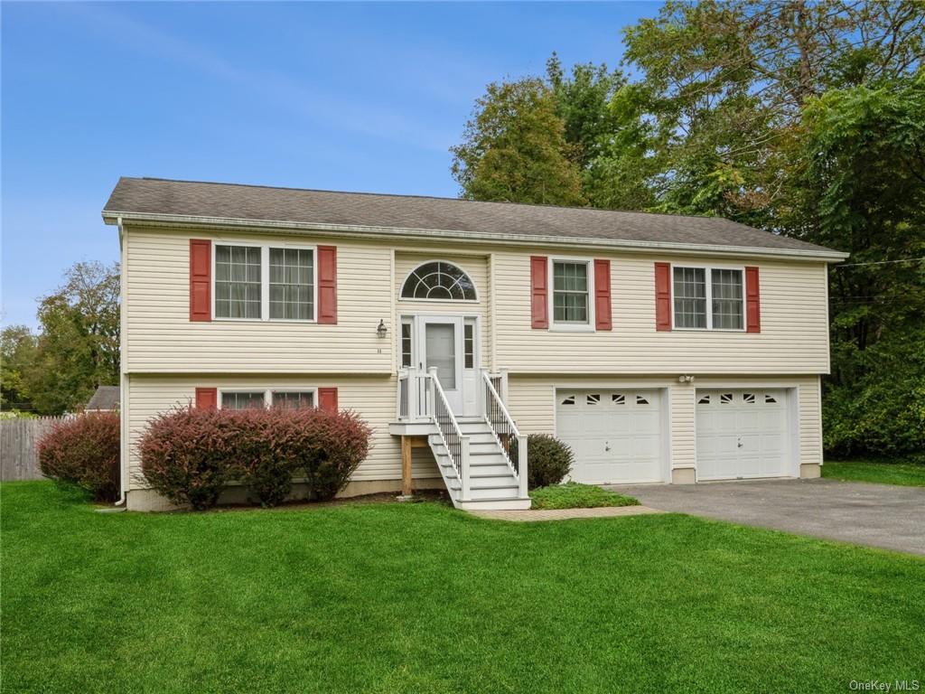 Gilbert Dr, Hyde Park, NY 12538
