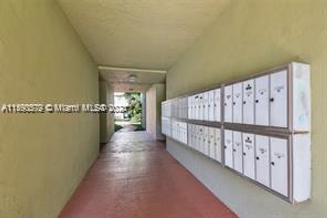 112D - 9321 Sw 4th St, Condo with 2 bedrooms, 1 bathrooms and null parking in Miami FL | Image 5