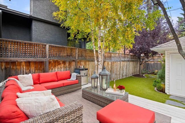 114 Garden Crescent Sw, Home with 4 bedrooms, 3 bathrooms and 2 parking in Calgary AB | Image 3