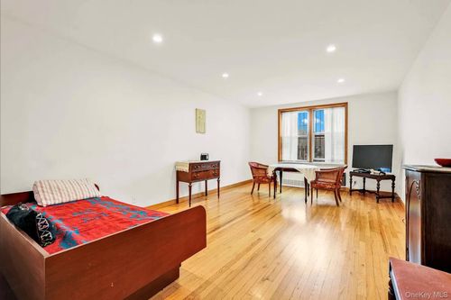 apt-6d-3044 29th St, Astoria, NY, 11102-2525 | Card Image