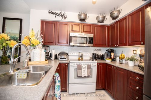 714-1600 Charles St, Whitby, ON, L1N0G4 | Card Image