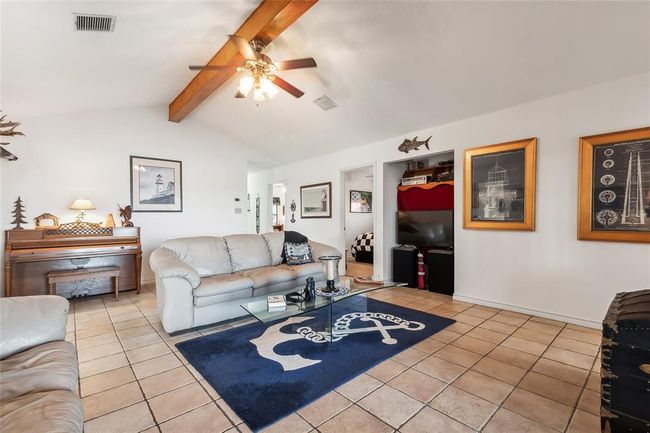 221 Kokomo Run, House other with 3 bedrooms, 2 bathrooms and 2 parking in Pointblank TX | Image 7