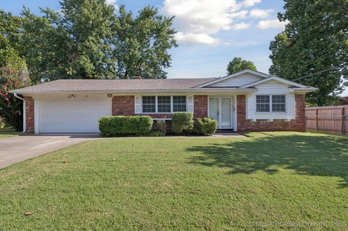 8573 E 32nd St, Tulsa, OK, 74145-1501 | Card Image