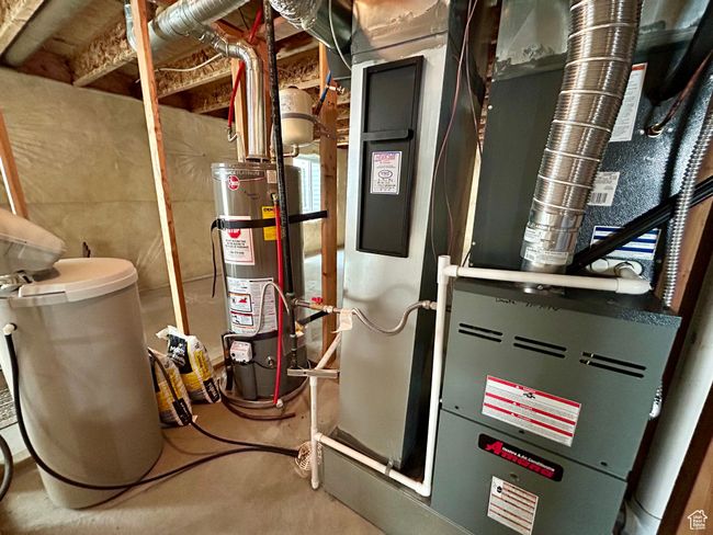 Utility room with strapped water heater | Image 25