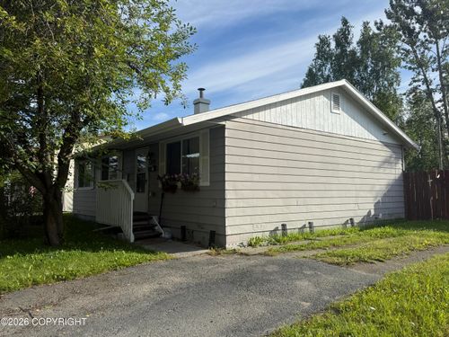 1571 Beaver Pl, Anchorage, AK, 99504-2516 | Card Image