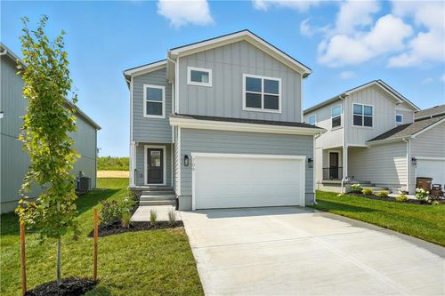 709 Glenn Ln, Kansas City, MO, 64152 | Card Image