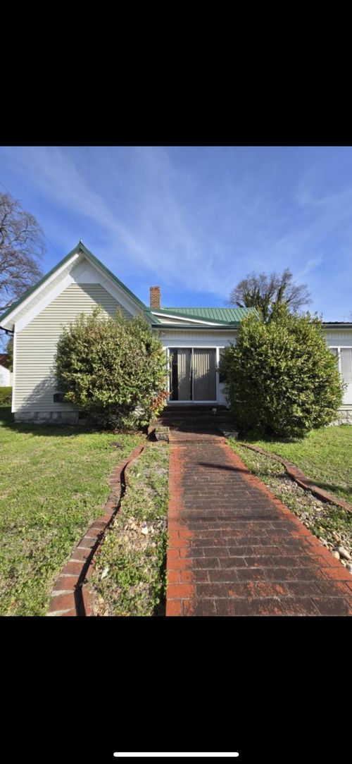 300 Maple St E, Fayetteville, TN, 37334-3420 | Card Image