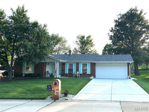 417 Iron Warrior Ln, Manchester, MO, 63011-4333 | Card Image