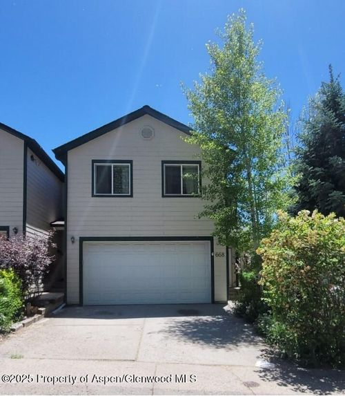 668 Alder Rdg, New Castle, CO, 81647-9467 | Card Image