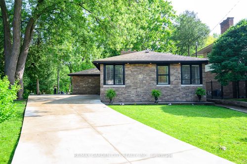 16 Freeland Crt, Hamilton, ON, L8S3R5 | Card Image