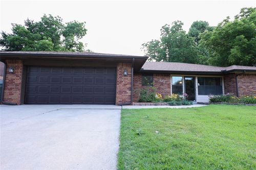 722 Smalley Dr, Norman, OK, 73071-4107 | Card Image