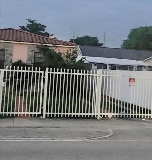 b-2245 Nw 3rd St, Miami, FL, 33125-5209 | Card Image