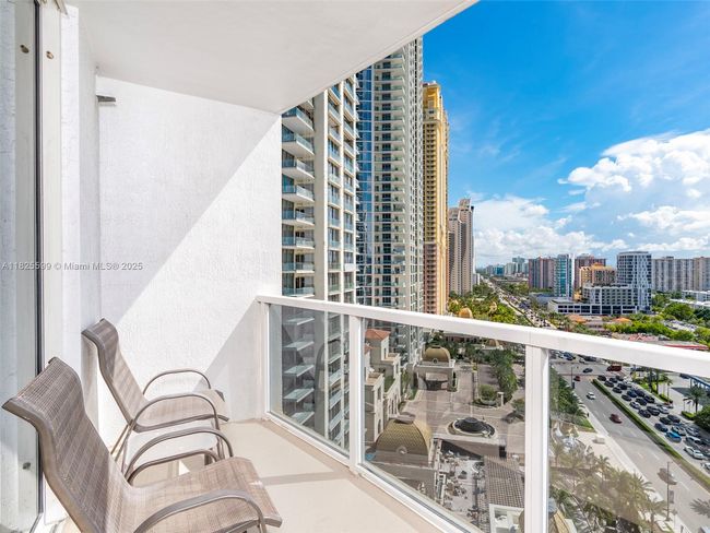1418 - 18001 Collins Ave, Condo with 0 bedrooms, 1 bathrooms and null parking in Sunny Isles Beach FL | Image 4