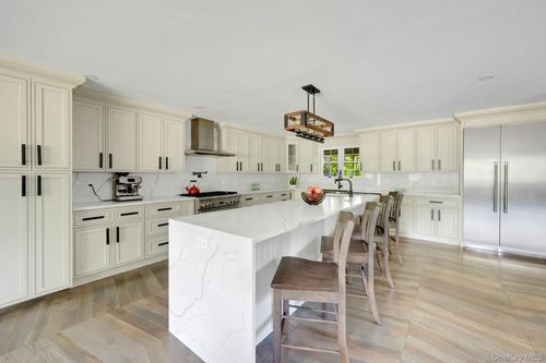 31 Old Deer Park Rd, Katonah, NY, 10536-3434 | Card Image