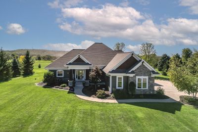 S84W33185 Brown Bear Lane, House other with 4 bedrooms, 3 bathrooms and null parking in Mukwonago WI | Image 3