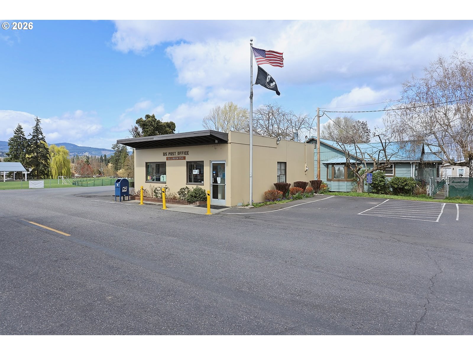 3666 Atkinson Dr, Hood River, OR