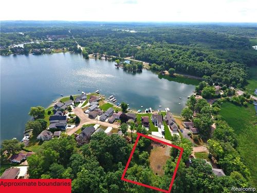 0 Oak Ridge Cir, Brighton, MI, 48116 | Card Image