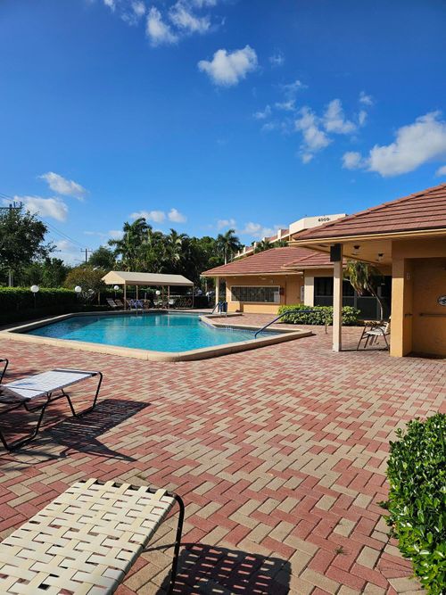 205-6017 Coral Lake Dr, Margate, FL, 33063-5822 | Card Image