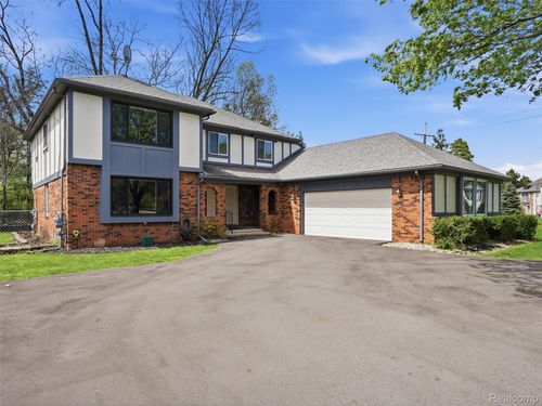 5800 Naneva Ct, West Bloomfield, MI, 48322-2516 | Card Image