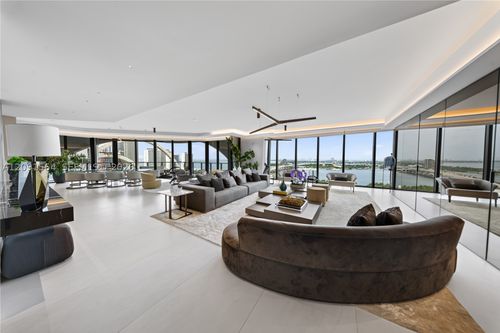 2202-1000 Ne Biscayne, Miami, FL, 33132 | Card Image