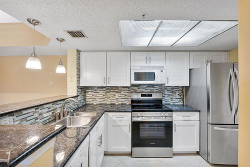 303-5011 Wiles Rd, Coconut Creek, FL, 33073-4203 | Card Image