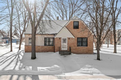 401 Central Dr W, Braham, MN, 55006-3055 | Card Image