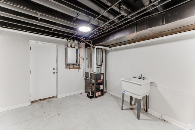 2027 S 6 Th Ave, House other with 3 bedrooms, 1 bathrooms and 2 parking in Maywood IL | Image 16