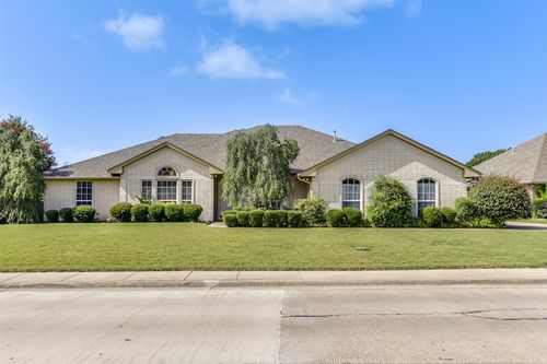 311 Northgate Dr, Waxahachie, TX, 75165-4638 | Card Image