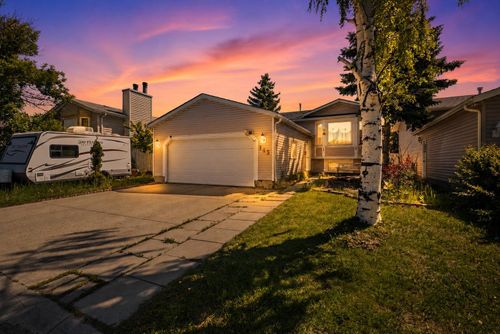 143 Castlebrook Rise Ne, Calgary, AB, T3J1Y3 | Card Image