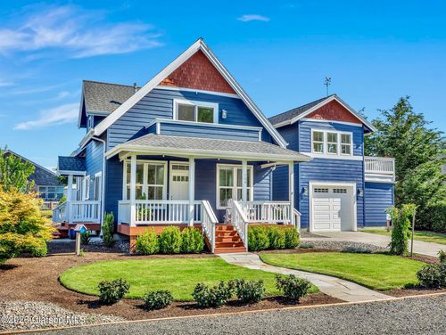 704 10th St, Gearhart, OR, 97138-2519 | Card Image