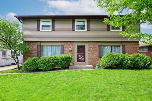10301 W Feerick Place, Wauwatosa, WI, 53222 | Card Image