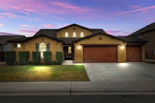 1047 Maine Ave, Clovis, CA, 93619-9374 | Card Image