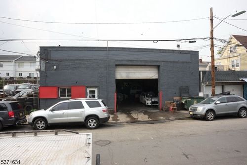 10 Hennessey St, Newark, NJ, 07105-2407 | Card Image