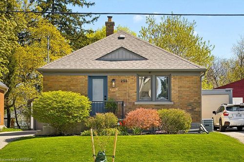 256 Bowman St, Waterloo, ON, N2J1W5 | Card Image