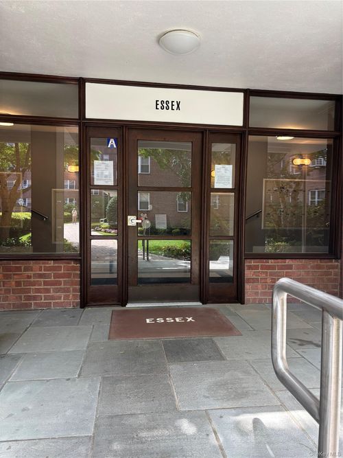 e5g-235 Garth Rd, Scarsdale, NY, 10583-3933 | Card Image