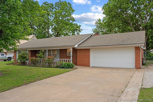 5423 Baylor Dr, Bartlesville, OK, 74006-8806 | Card Image