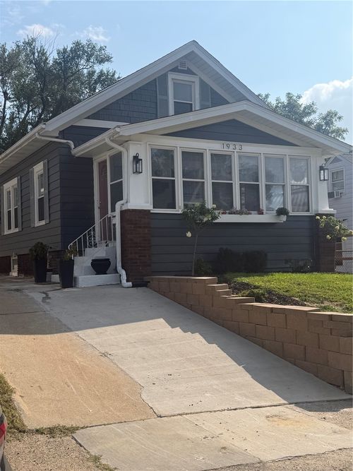 1933 Higley Ave Se, Cedar Rapids, IA, 52403-2741 | Card Image